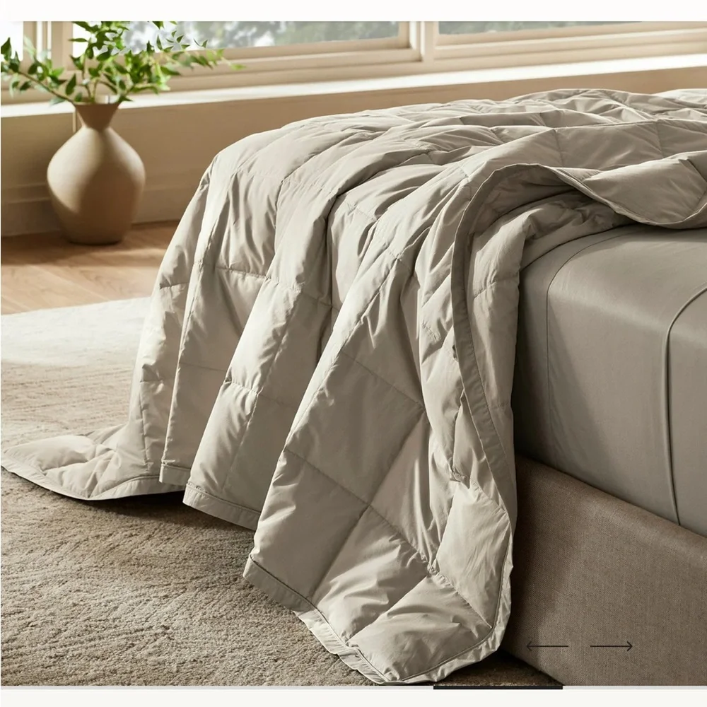 BOLL & BRANCH | Down Alternative Quilted Bed Blanket - Oak - Picture 4 of 5